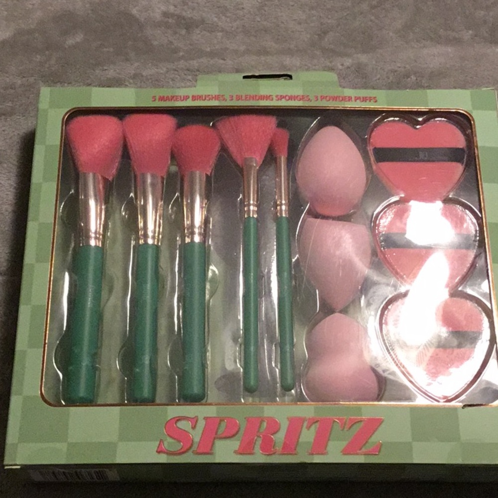 Spritz Pink and Green Beauty Tool Set